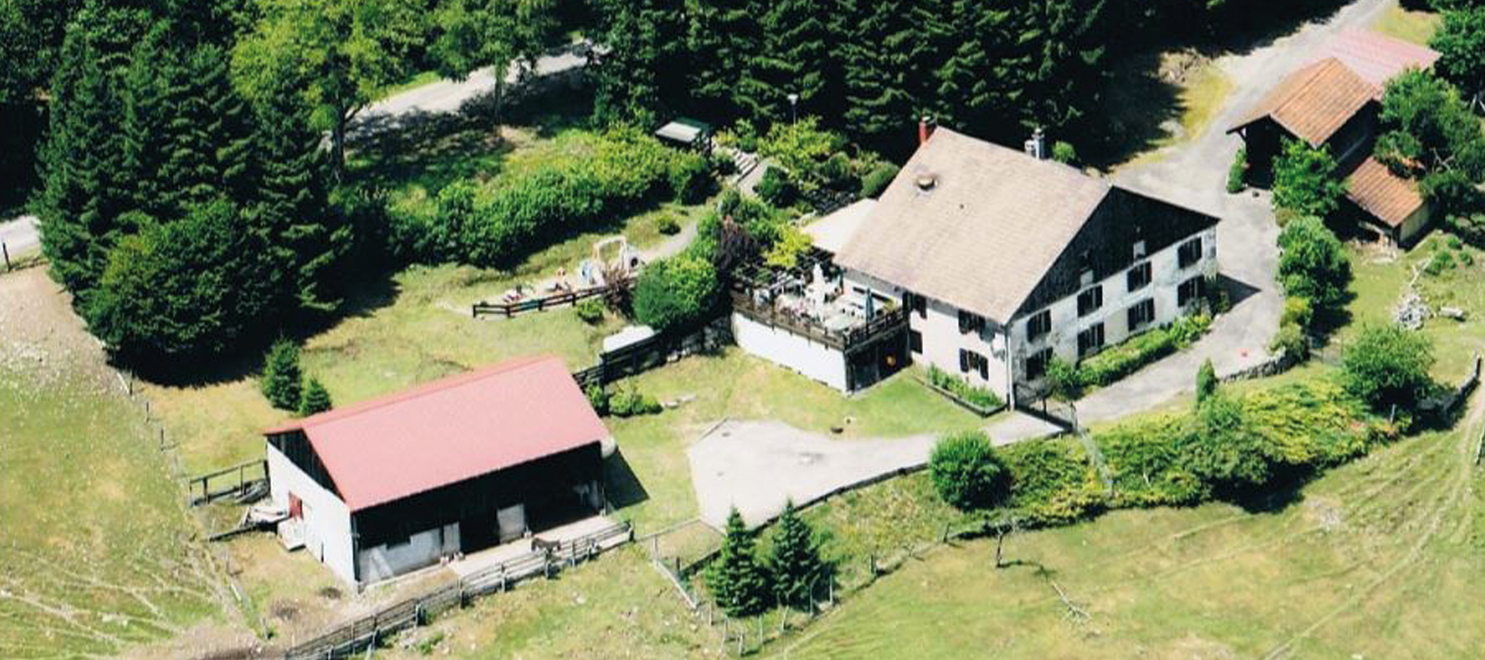 auberge des fontaines vue du ciel