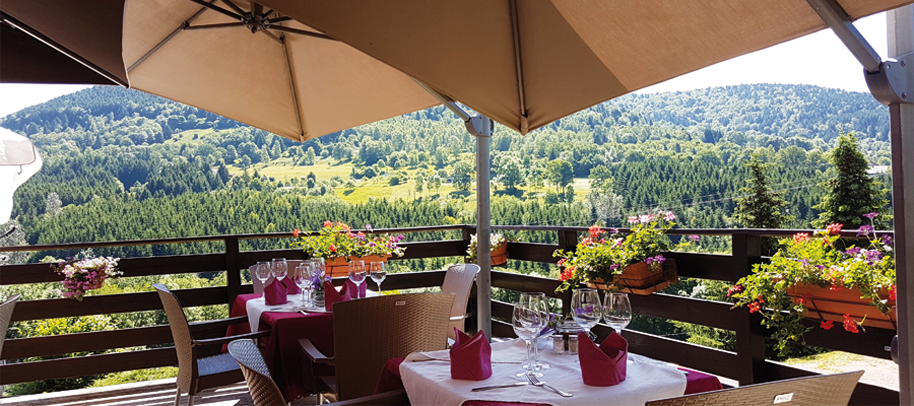 une des terrasses de l'auberge des fontaines